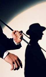 Homme encadré sur fond blanc